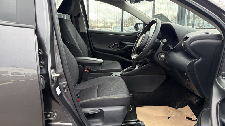 Toyota Yaris 1.5 Hybrid Design 5dr CVT Hybrid Hatchback